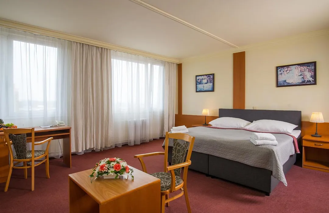 Top Hotel Praha-1